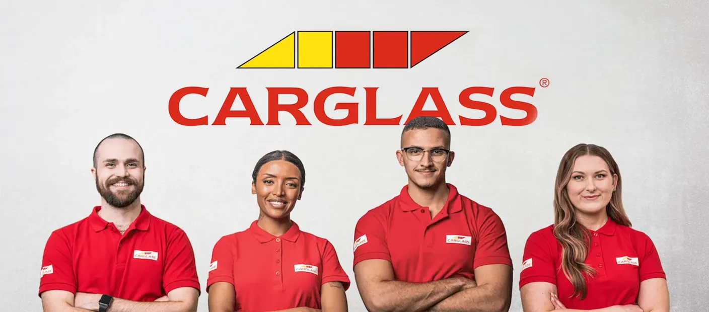 Carglass-personal utanför en verkstad