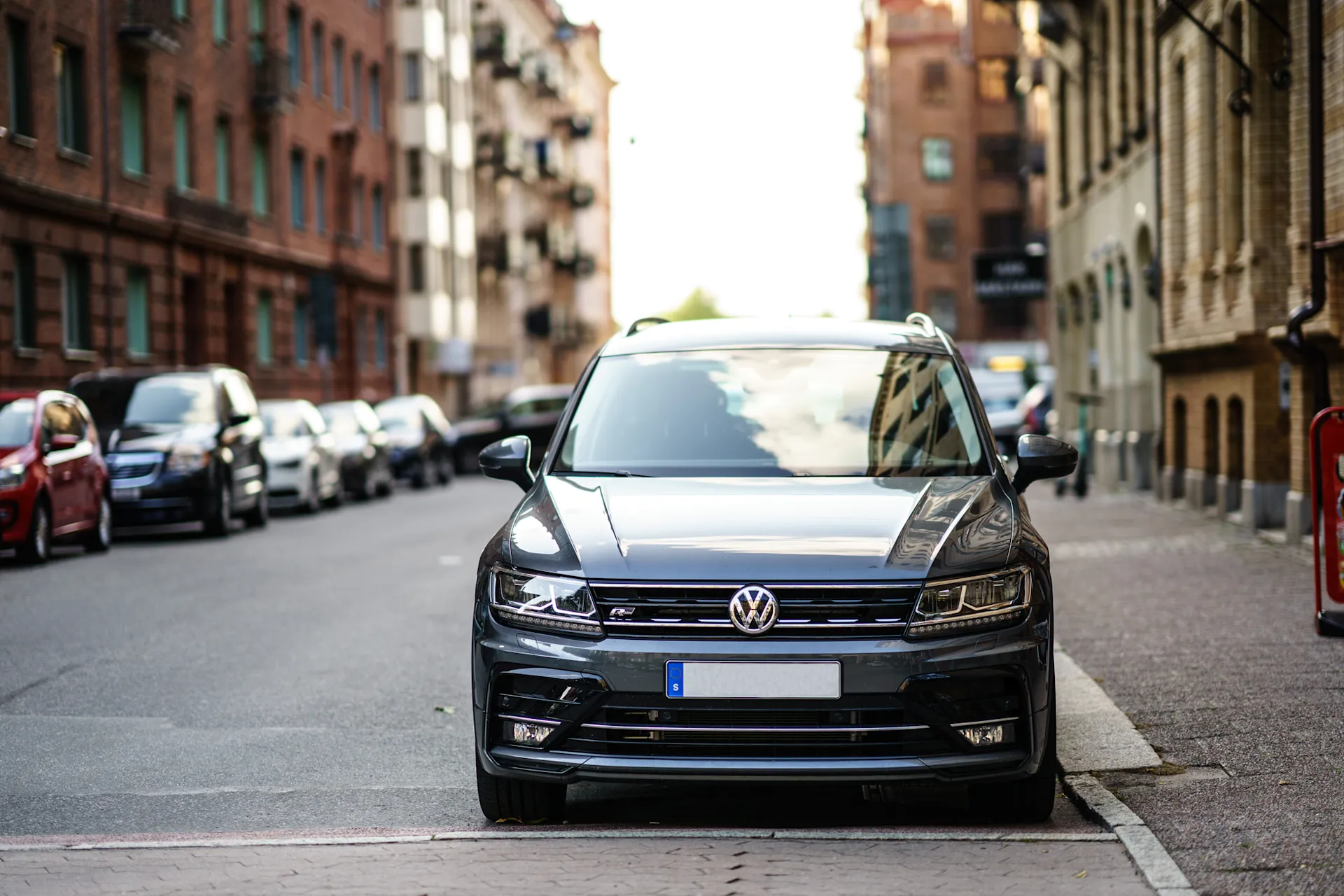 Volkswagen parkerad på gata