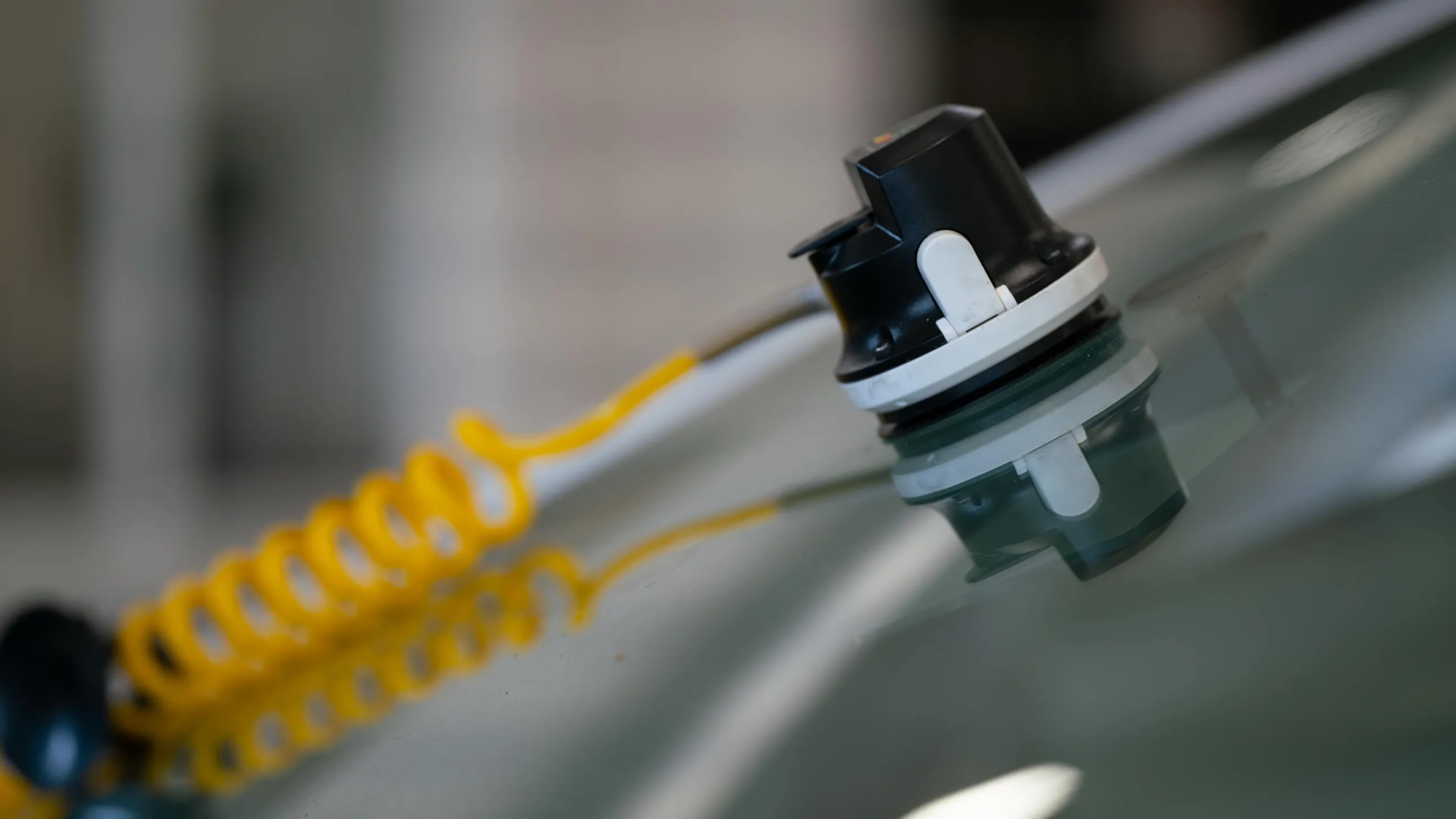 Windscreen repair machine